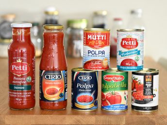 עגבניות חתוכות דק