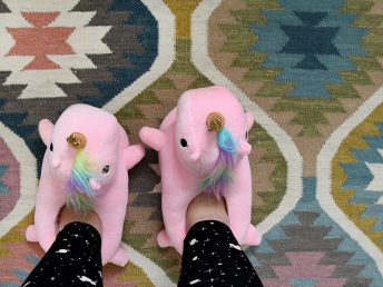 נעלי בית חד קרן