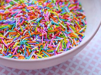 סוכריות צבעוניות